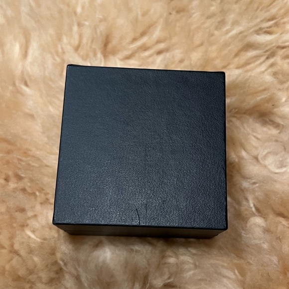 Barneys New York Leather Jewelry box - Picture 4 of 4